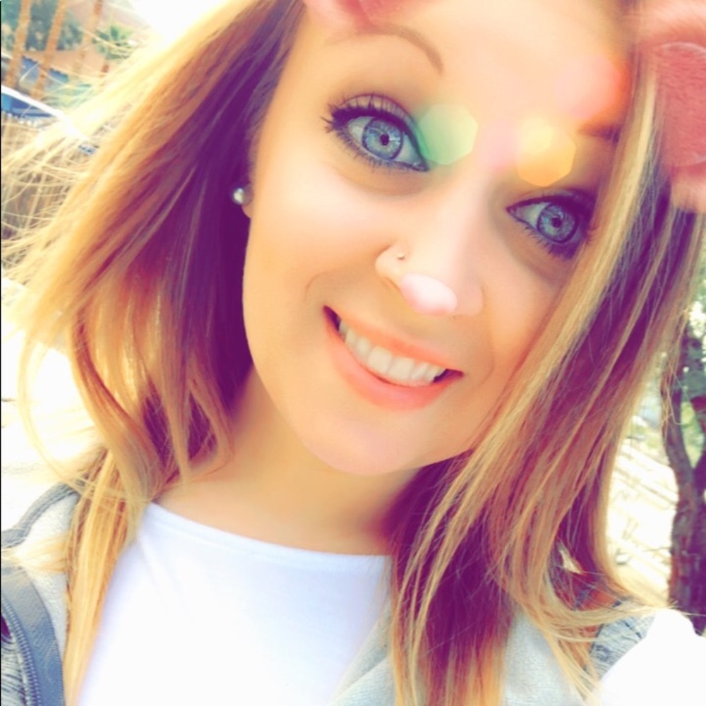 Meet your Posher, Becca